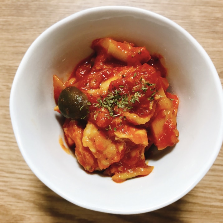 トマト缶で作る!鶏もも肉とイカのトマト煮込み